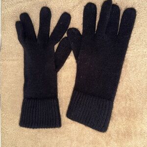Black Knit Women’s Gloves - Classic Winter Accessory
